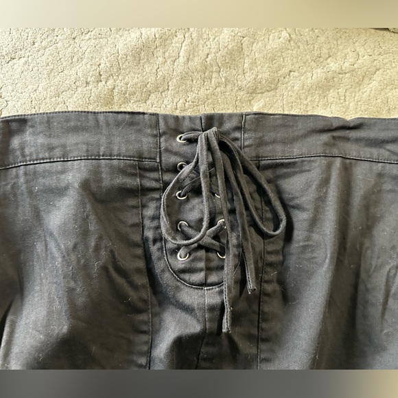 Pleated, fun detail pencil skirt with flare - Picture 4 of 6